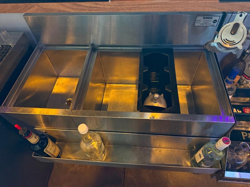 KROWNE KR18-M36R-10 Under-Bar Ice Bin Cocktail Station w/ Speed Rail