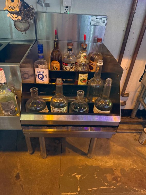 KROWNE KR18-18RD 18in Raised 4-Step Liquor Display