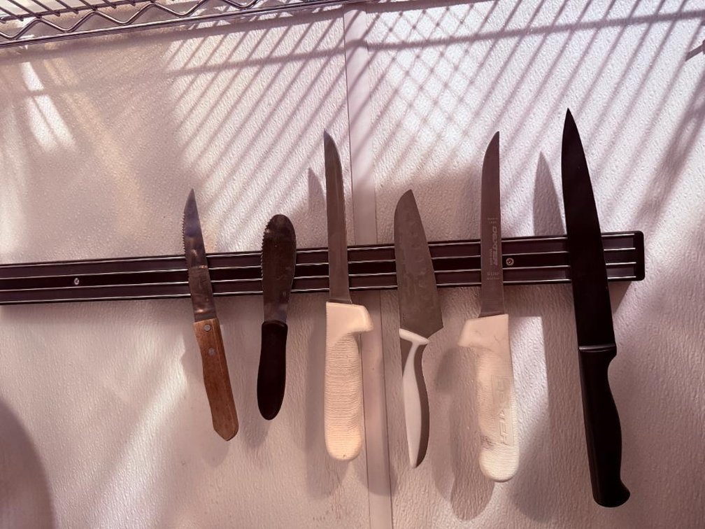 Magnetic Knife Rack w/ Knives