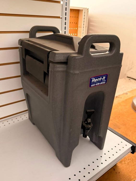 Cambro UC250 Camtainer Insulated Beverage Carrier / Dispenser, 2-3/4 Gallon Drink Dispenser
