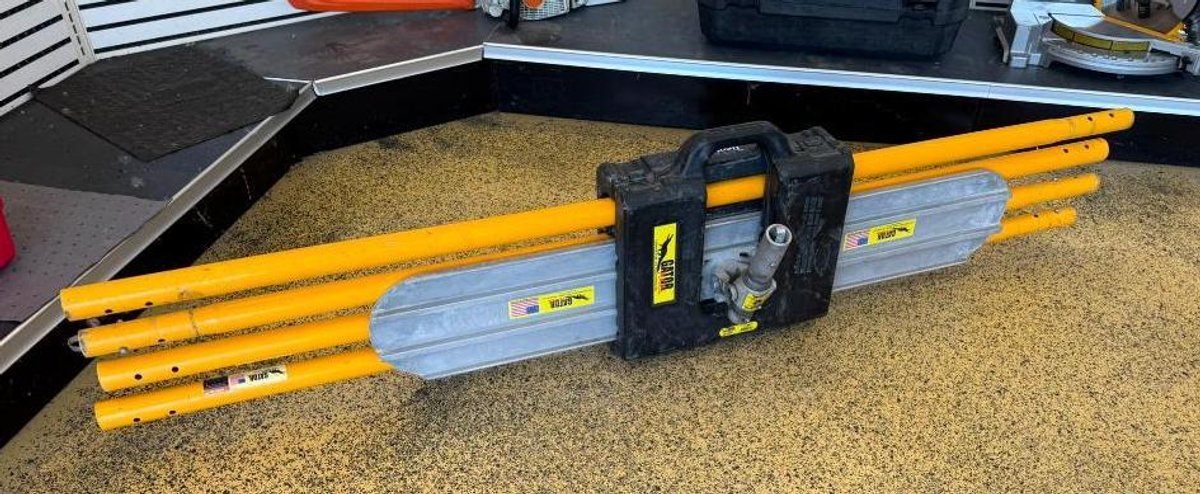 Cator Concrete Bull Float w/ Gator Extension Handle & Quick Clasp Float Case