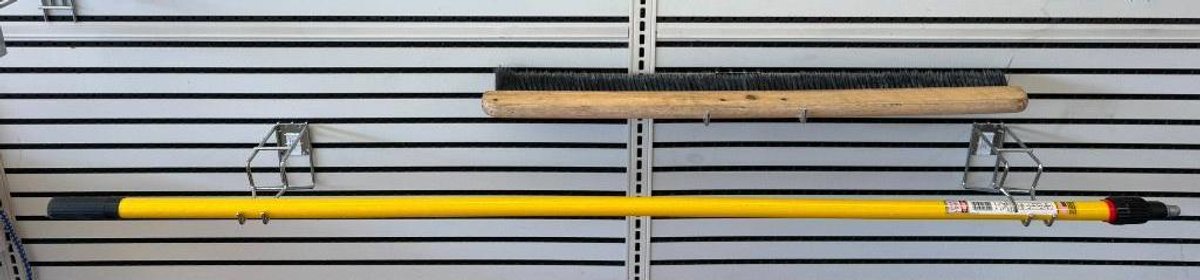 Mr. Long Arm Heavy-Duty Alumiglass 6512 (6ft-12ft) Extension Arm w/ 36in Wide Brush