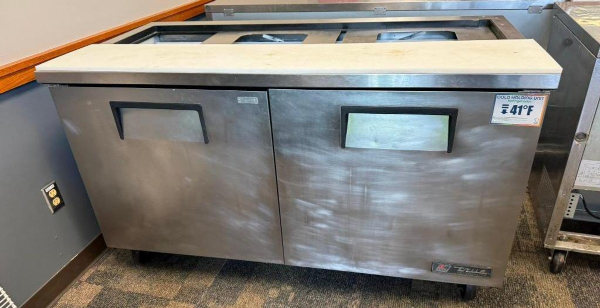 TRUE Model TSSU-60-16, 2-Door Solid Door Sandwich/Salad Refrigerated Prep Table on Mobile Base