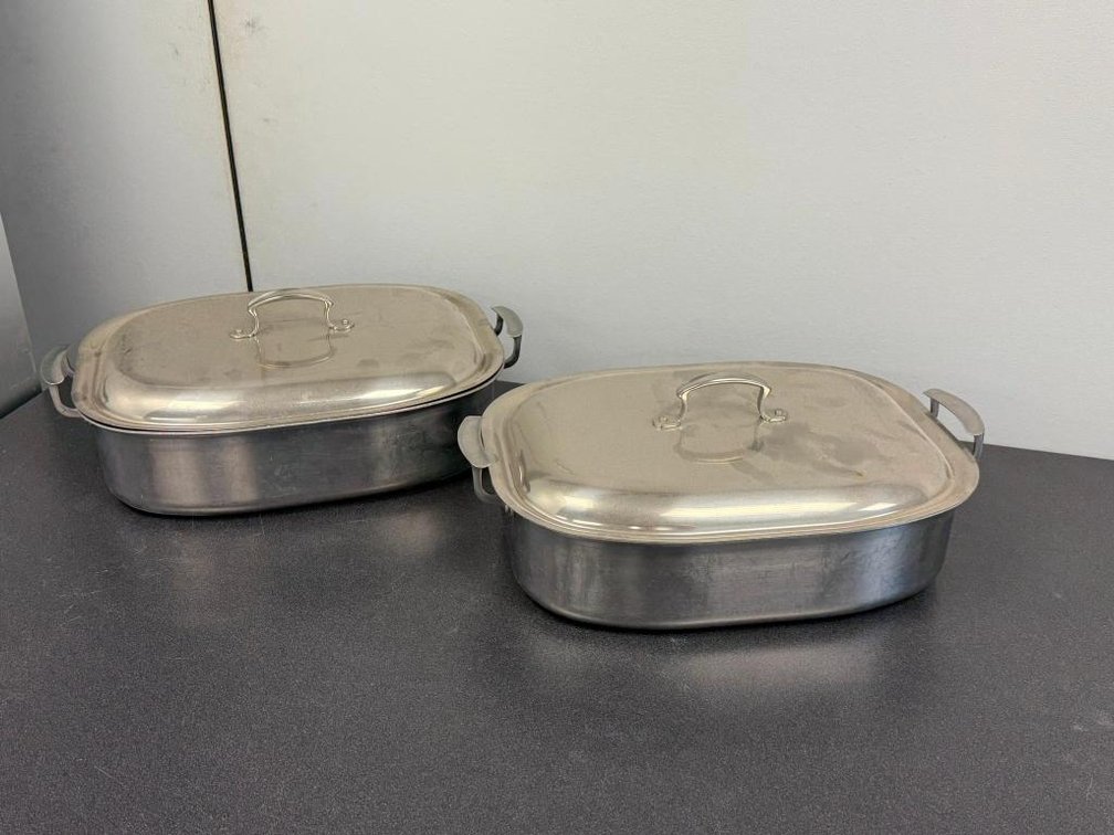 Lot of 2, Vollrath 49431 Miramar Display Cookware 7 Qt. French Oven with Lids