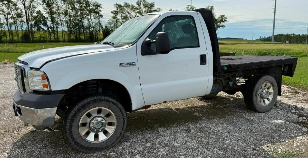 2005 Ford F-250 Pickup Truck, VIN # 1FTSF21P85EB60765, Flatbed, 6.0L V8 Turbo, Diesel, Not Running, As-Is