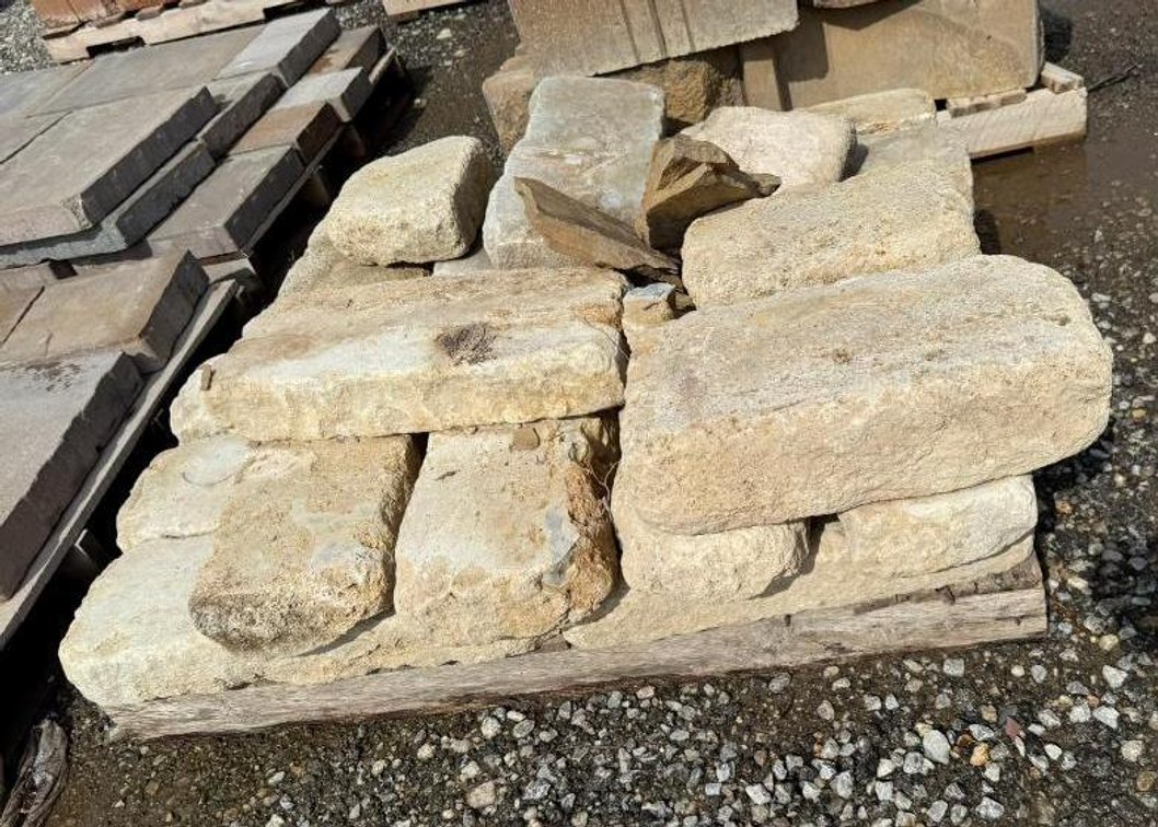 Pallet of Landscaping Stones / Pavers