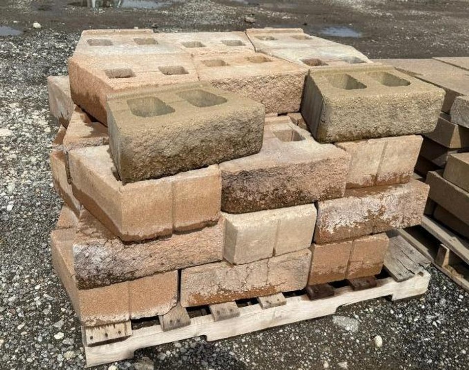 Pallet of Landscaping / Retaining Wall Blocks