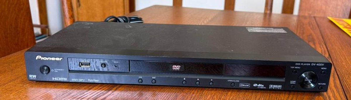 Pioneer DVD Player Model DV-400V-K (No Remote)