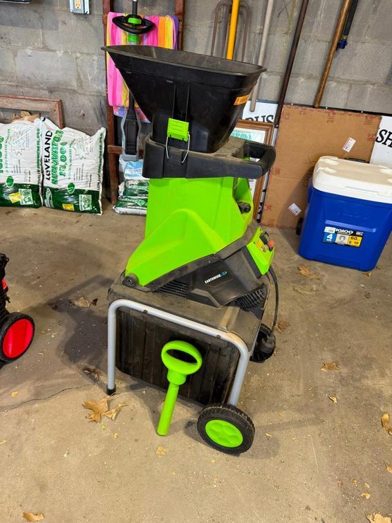 Earthwise 15am Chipper / Shredder, Works