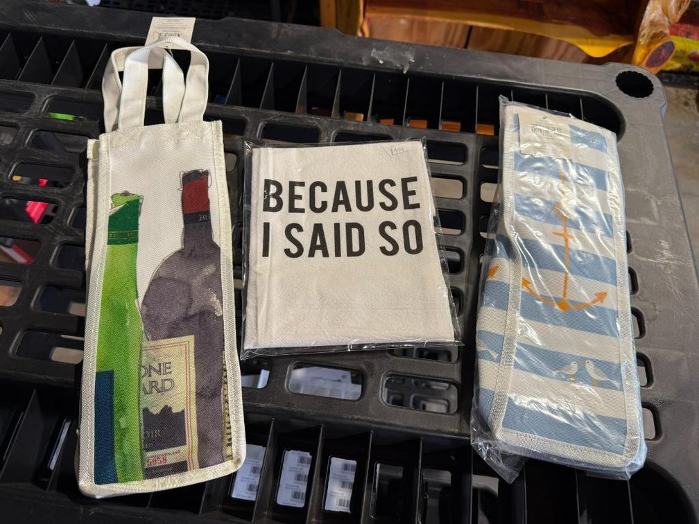 Pair of Wine Bottle Bags and Kitchen Towels, New