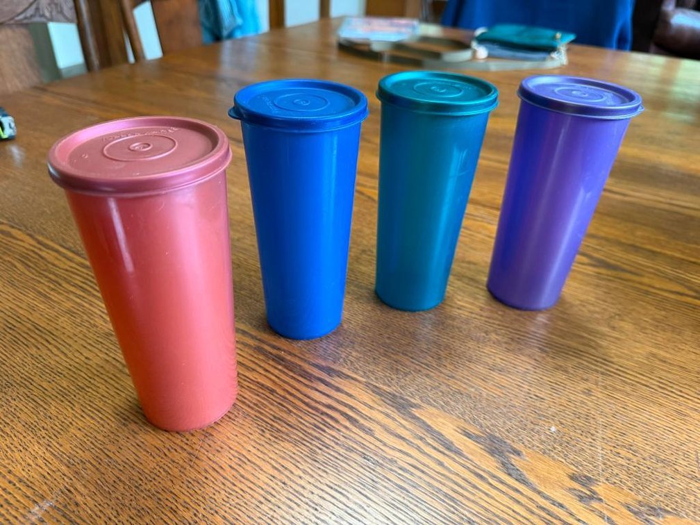 Set of 4, Tupperware Drink Tumblers w/ Lids
