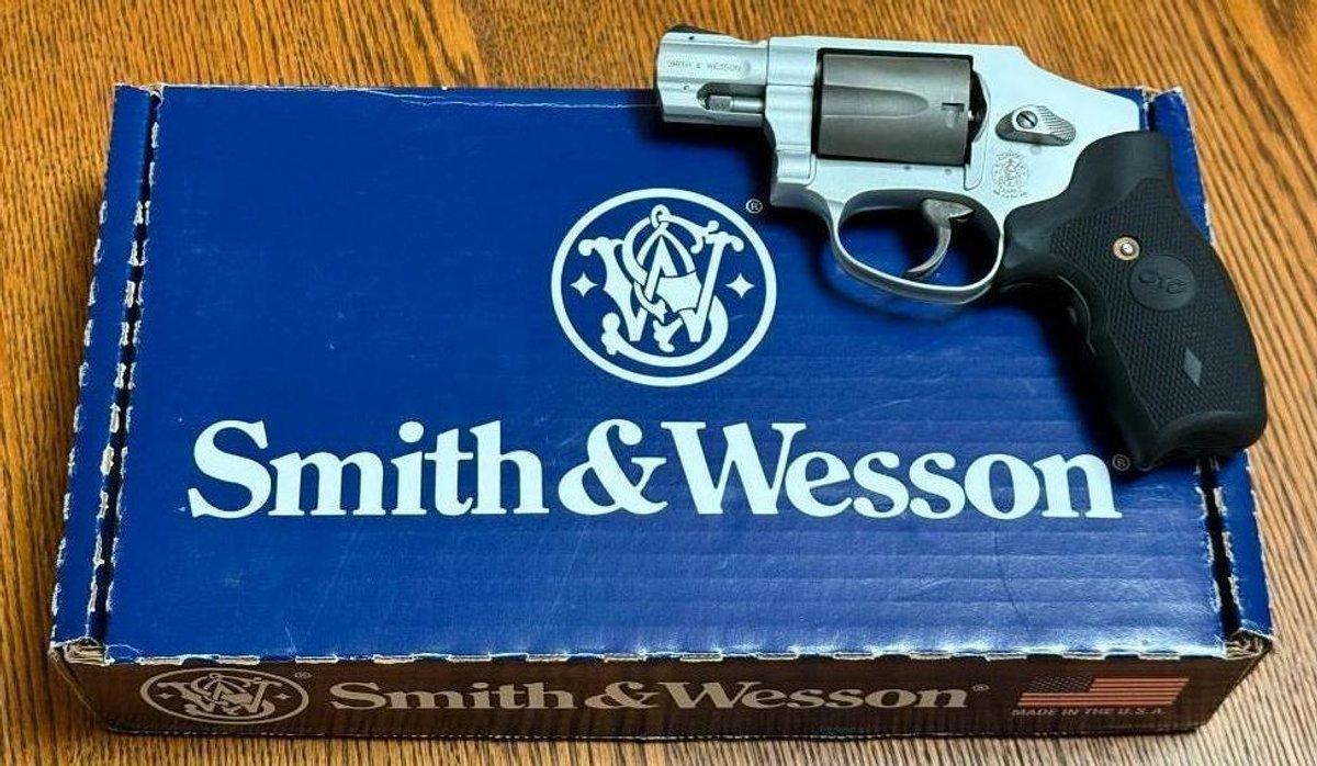 Smith & Wesson Model 642-2 Revolver, 38 S&W Spl., 1.875in Barrel, .38 Special Hammerless Revolver, Laser Grips w/ Orig. Box, Papers