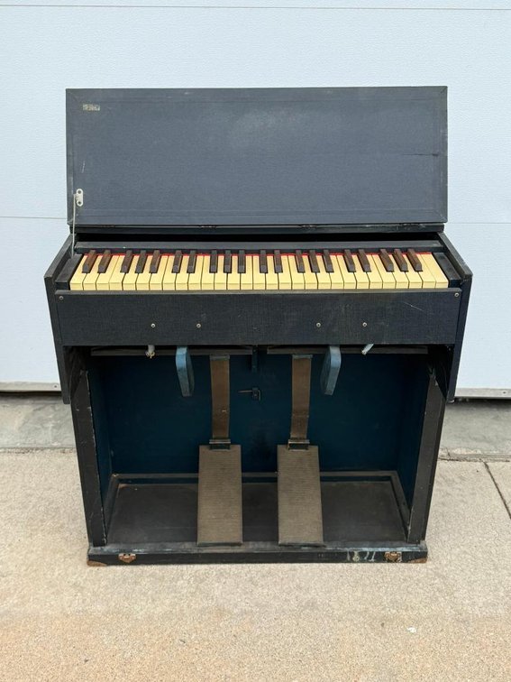Antique Estey Folding Pump Organ, Fold Down Portable Road Travel Organ