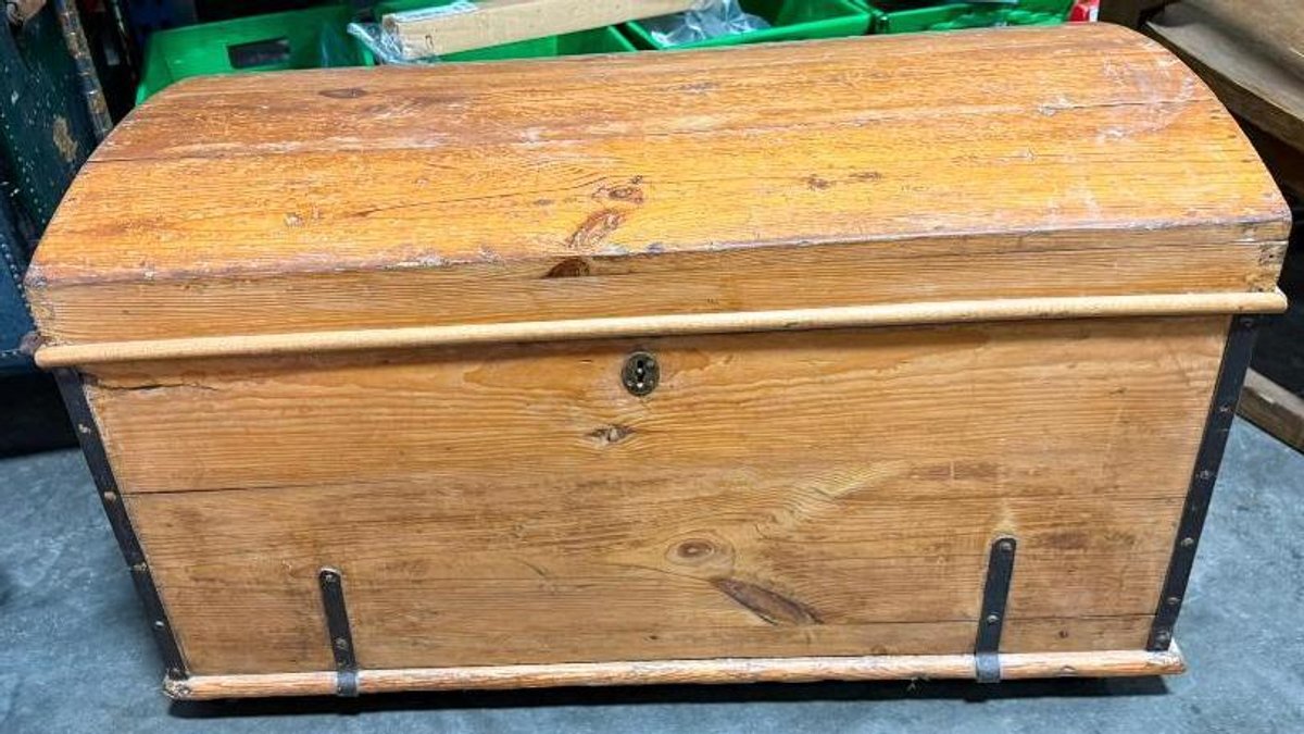 Antique Oak Steamer Trunk w/ Vintage Lithographs and Inner Tray