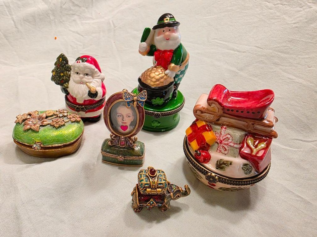 Lot of 6 Villeory & Boch and Jay Strongwater Hinge Trinket Boxes