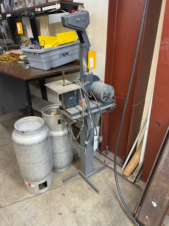 Dayton Model 2Z646B, 1in Belt/8in Disc Sander