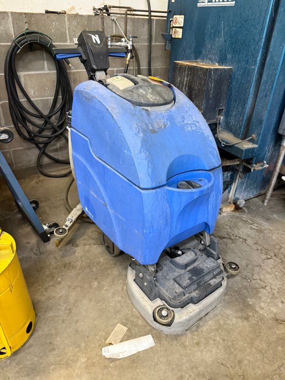 Numatic TTB 4552 Automatic Floor Scrubber w/ Charger