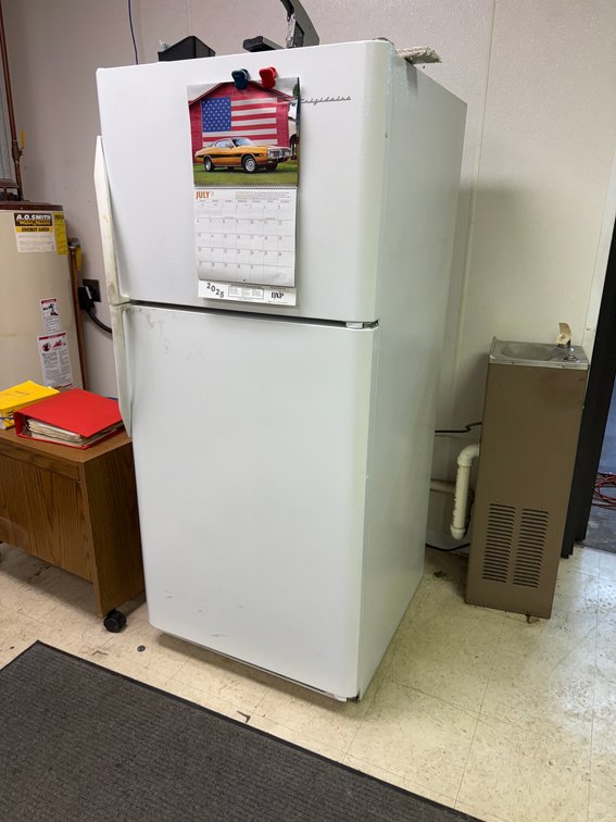 Frigidaire Refrigerator/Freezer, Top/Botton Style, Model: FRT21IL5DW8