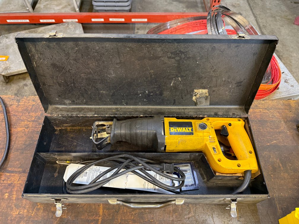 DeWalt DW304 Variable Speed Reciprocating Saw