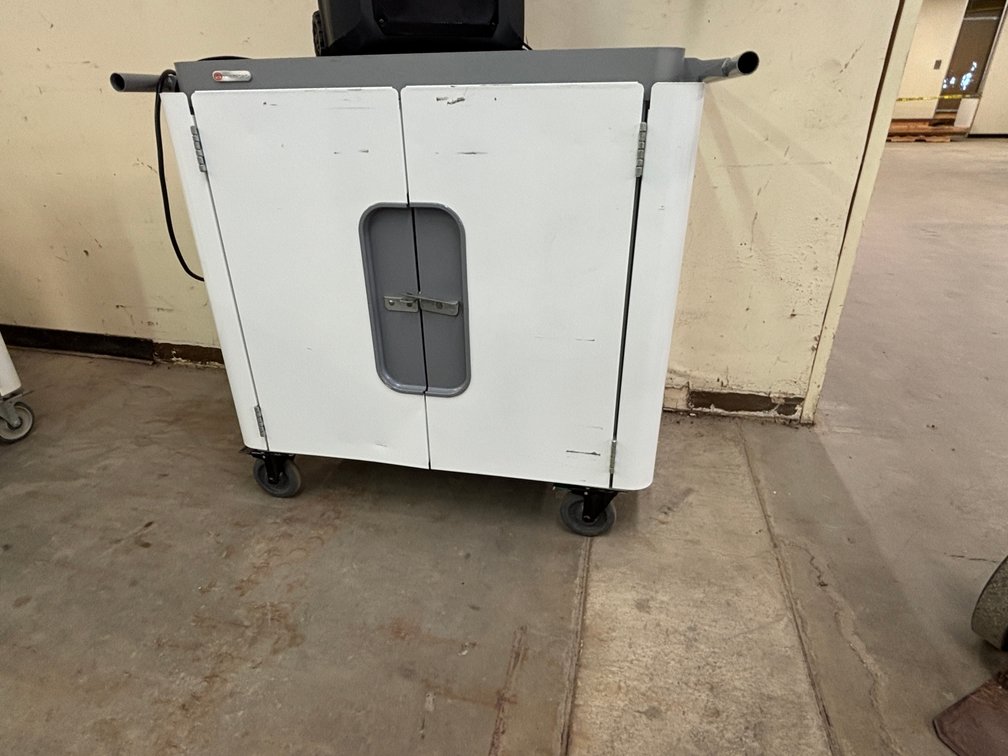 Bretford Laptop / Tablet Charging Cart