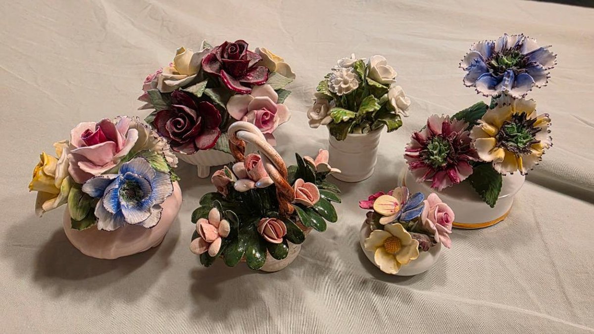 Lot of 6 English Fine Bone China Porcelain Flowers - Aynsley, Crown Staffordshire, Radnor & Capodimonte