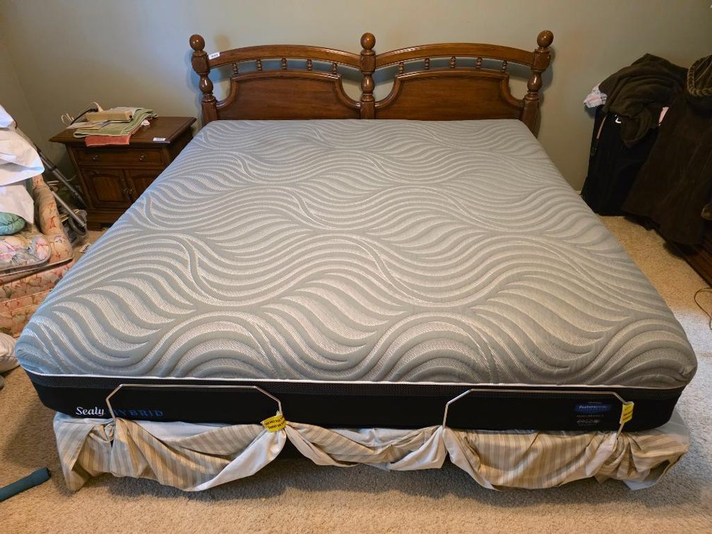 Mid Century Solid Wood Headboard, American Adjustables Automatic Frame & Sealy Hybrid Posturepedic Performance King Size Mattress