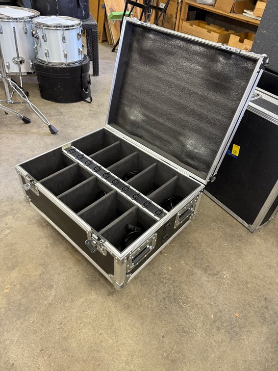 10-Bay Rolling Charging HD Road Case w/ 10 IEC Power Cords, 15-1/2in x 19-3/4in x 25-1/4in