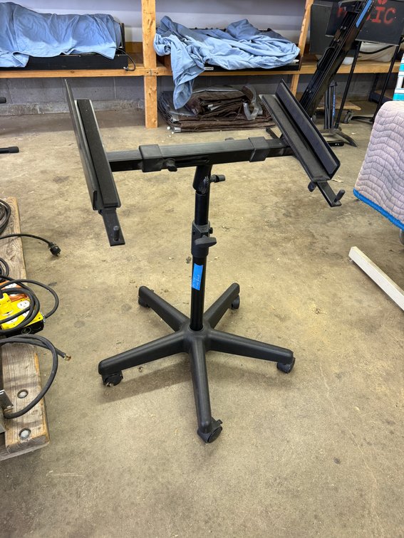 Quik-Lok QL-400 Fully adjustable mixer stand with casters.  Height ranges from 28" to 40".  Platform width ranges from 14.5" to 21.5".  Fully adjustable height, tilt and width.