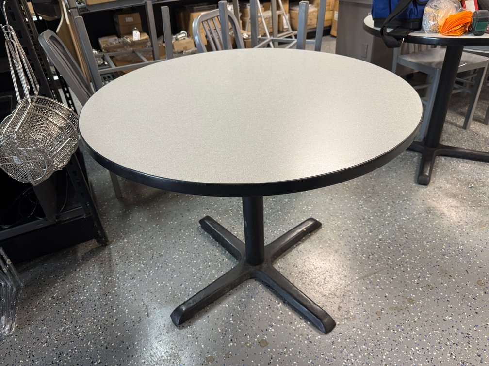Round Restaurant Table w/ Single Pedestal Base, 36in Dia.