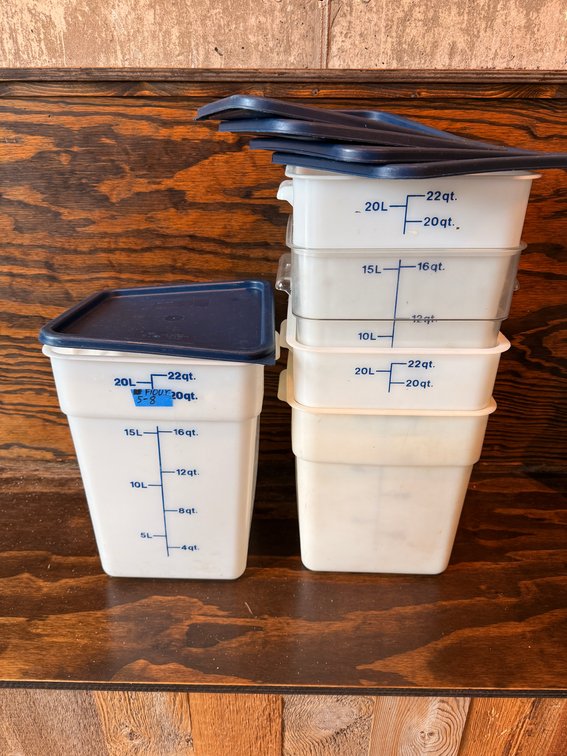 Lot of 5, 22 Quart Food Containers w/ Lids, Sold 5 x's Qty