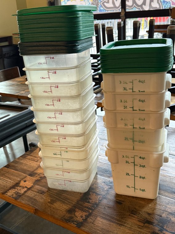 Lot of 15, Food Containers w/ Lids, (5) 4 Quart, (10) 2 Quart, Sold 15 x's Qty