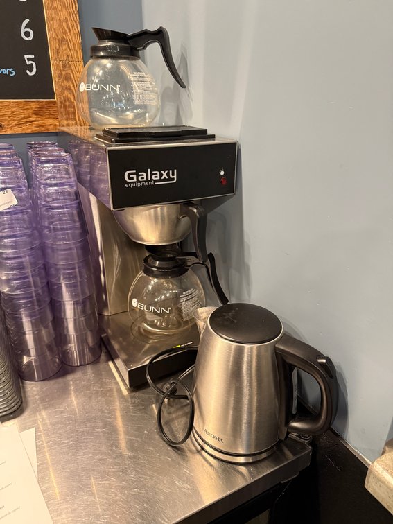Galaxy RUG20C01 - 12 Cup Pourover Commercial Coffee Maker w/ Aroma Coffee Carafe Server w/ Warming Plate