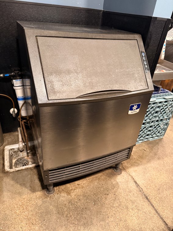 Manitowoc UD0240A-161B Air-Cooled Under Counter Self-Contained Ice Machine, 137lb NEO