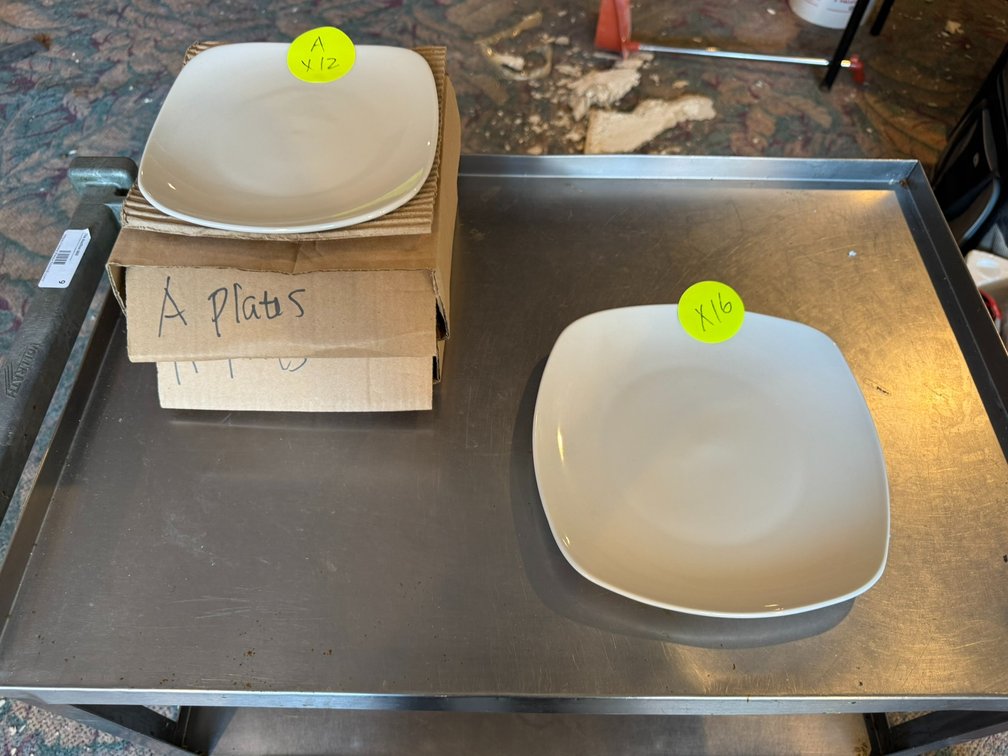 Rounded Square Plates - (12) 7.5" & (16) 9.5"