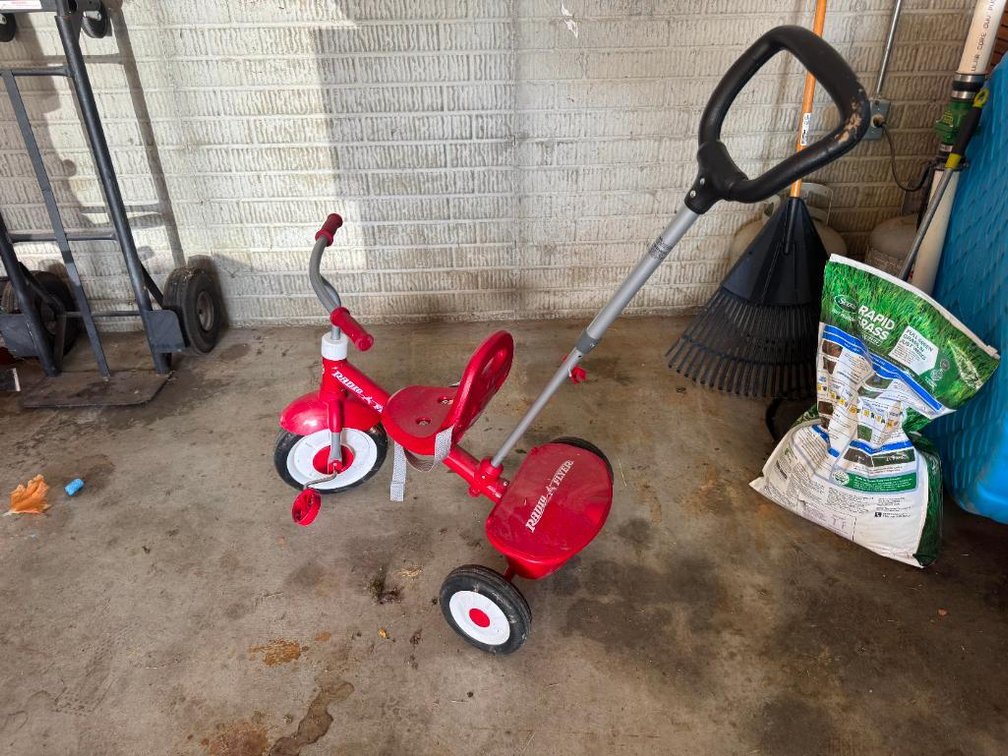 Radio Flyer Tricycle w/ 2 Seats, Handle
