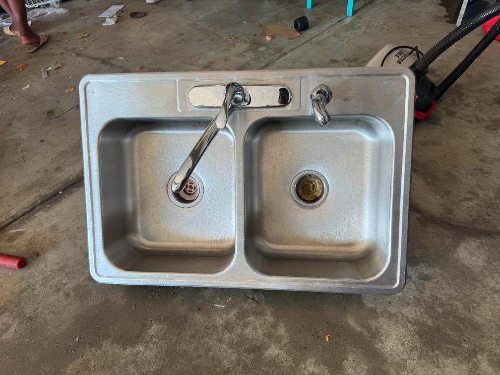 Stainless Steel Kitchen Sink, 33in x 18in