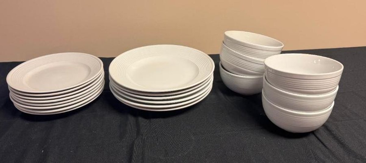 Set of Mainstays, Dinnerware, Plates and Matching Bowls
