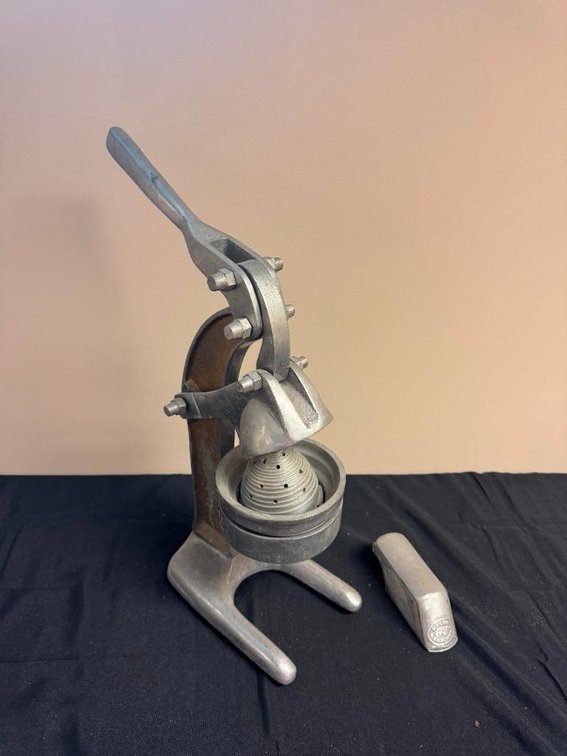 Manual Fruit and Vegetable Juicer