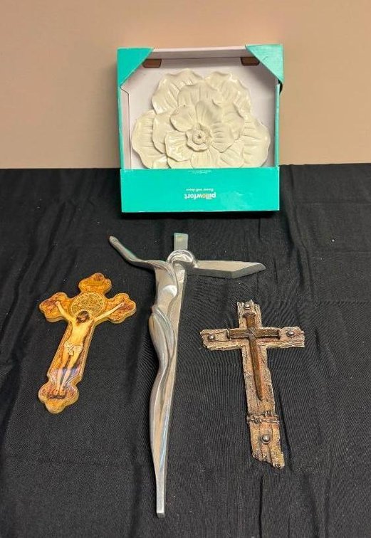 Three Crosses and Pillowfort Flower Wall Decor 
