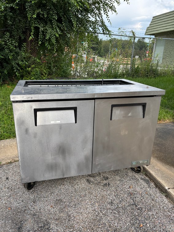 True 2-Door Refrigerated Sandwich Prep Table Model TSSU-48-12-HC