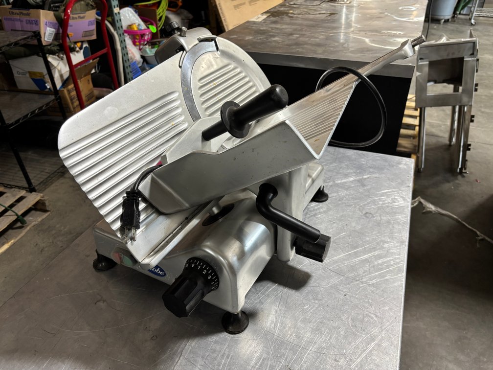 Globe Food Equipment Co. Commercial Meat Slicer Model G12, 115v, 1ph, SN: 534624