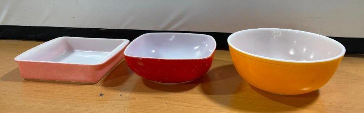 Vintage Pyrex Bowls