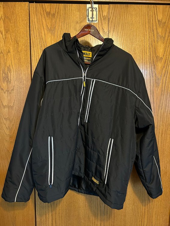 Dewalt heated gear jacket, Size 3XL,100% Polyester, VG Cond.