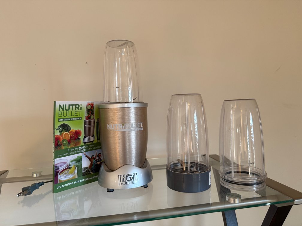 NutriBullet 900 Series Smoothie Blender w/ Attachments
