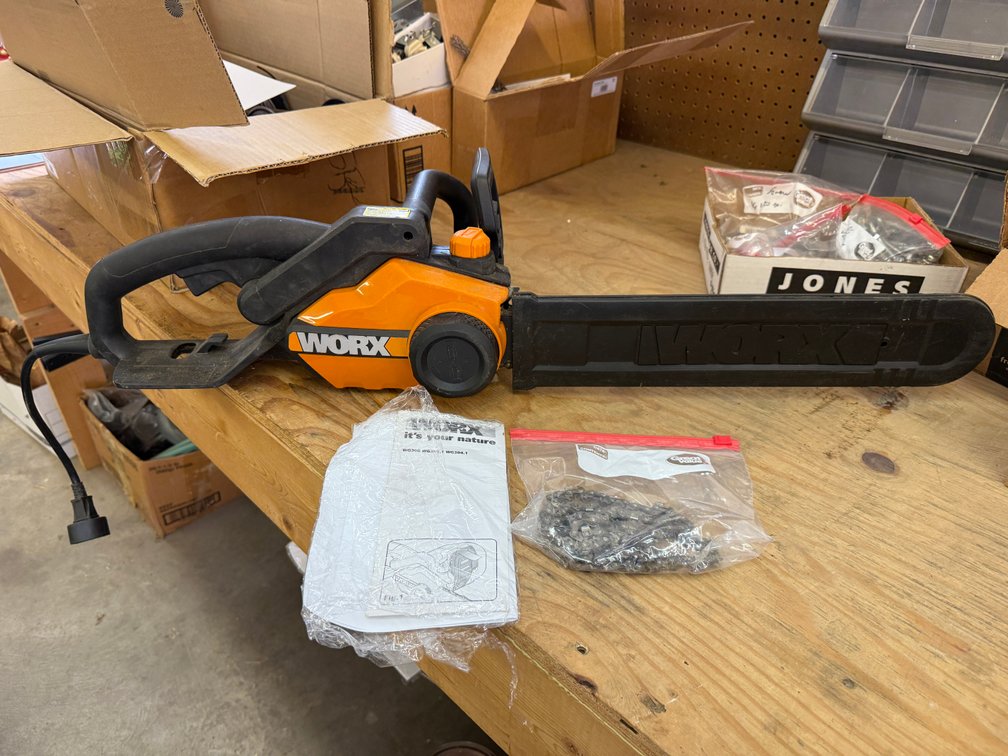 Worx WG304.1 18in Electric Chainsaw w/ Manual & Spare Chair