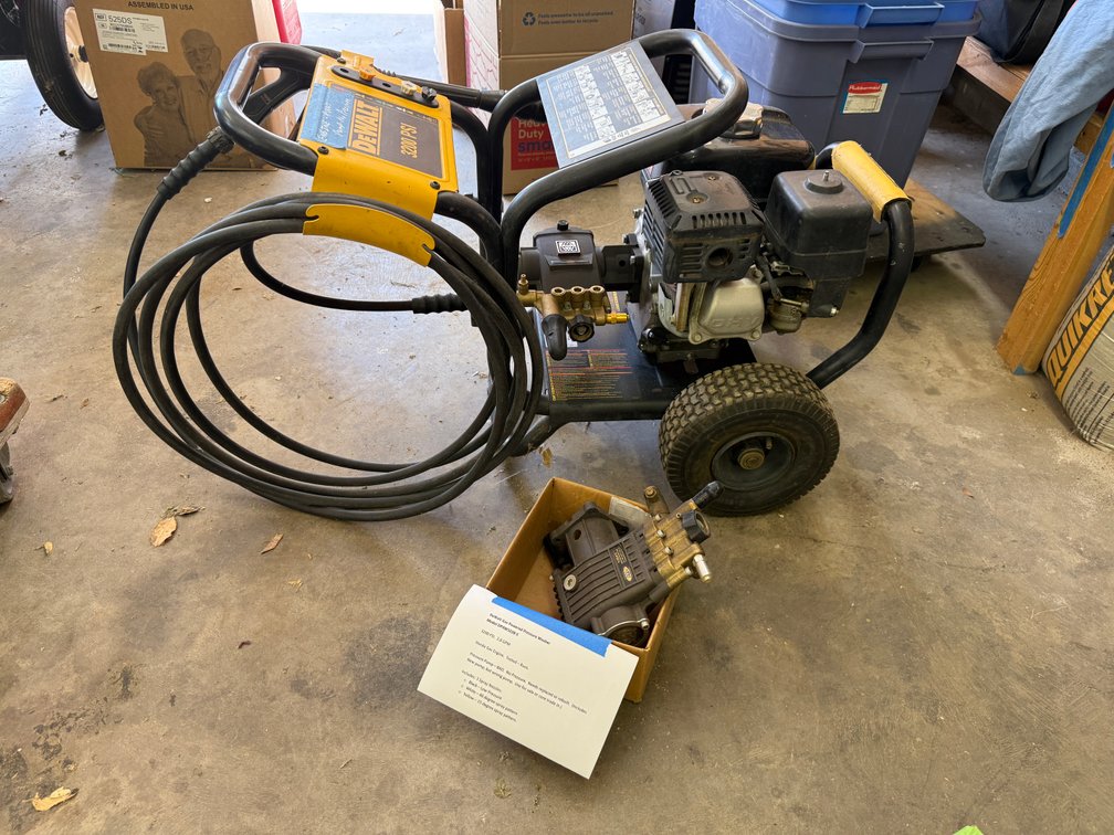 DeWalt Gas Powered Pressure Washer, 3200 PSI, 2.8 GPM, Honda Engine, Bad Pump, w/ Spare New Pump