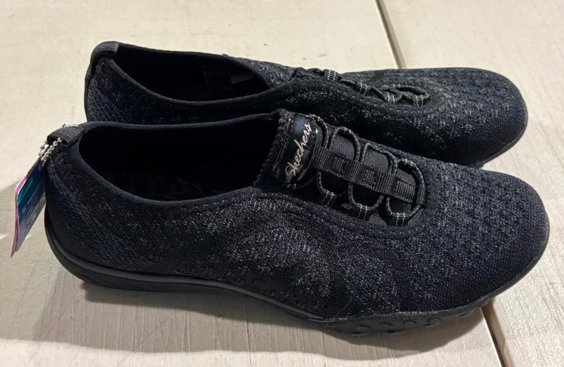 Skechers Breathe Easy Memory Foam Size 7, Black Women's Shoes