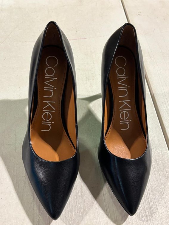 Calvin Klein Size 8/M High Heel Shoes