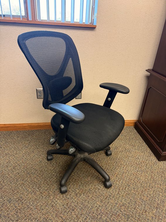 Carder Task Chair / Office Chair, Adjustable Controls, Good Condition