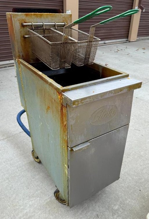 Globe GFF50G, Gas Floor Fryer, 50lb, Natural Gas, Mobile Base w/ Baskets